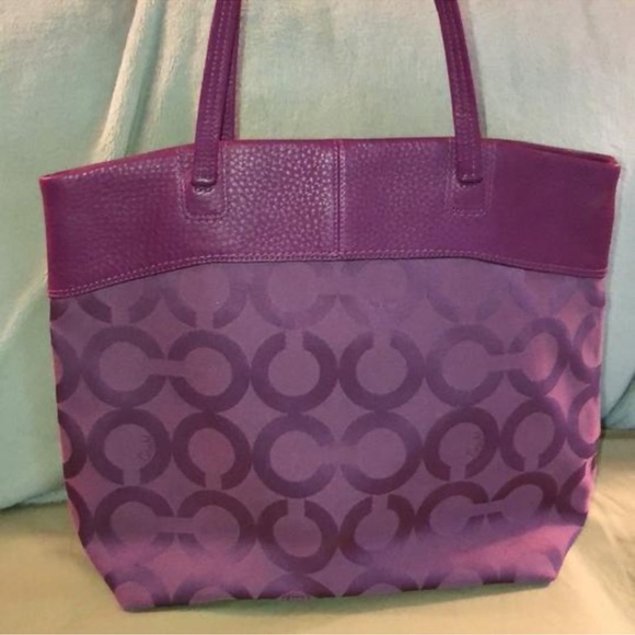 Authentic Coach tote with leather logo and details, beautiful berry color. - Picture 7 of 11
